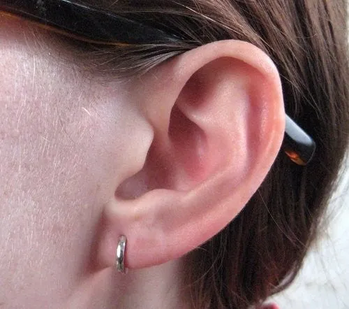14k White Gold Tiny Hinged Huggie Hoop Earrings (2mm) 0.4 inch (9mm)