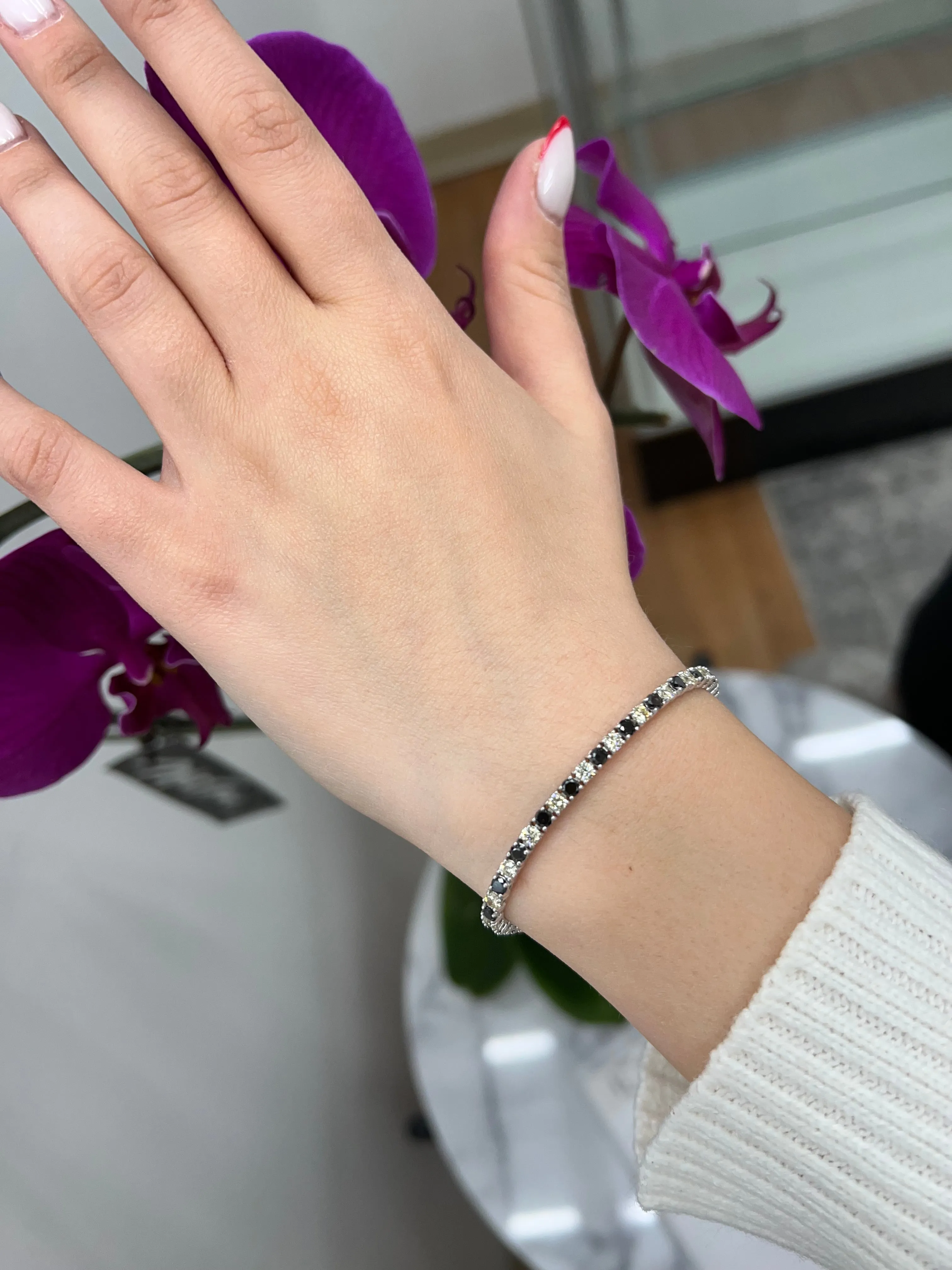 4-Prong Black and White Alternating Natural Diamond Tennis Bracelet 14K Solid Gold