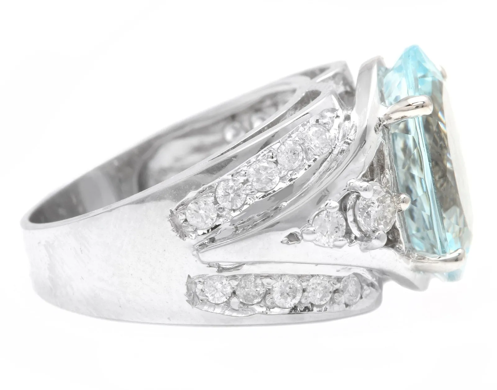 9.30 Carats Exquisite Natural Aquamarine and Diamond 14K Solid White Gold Ring