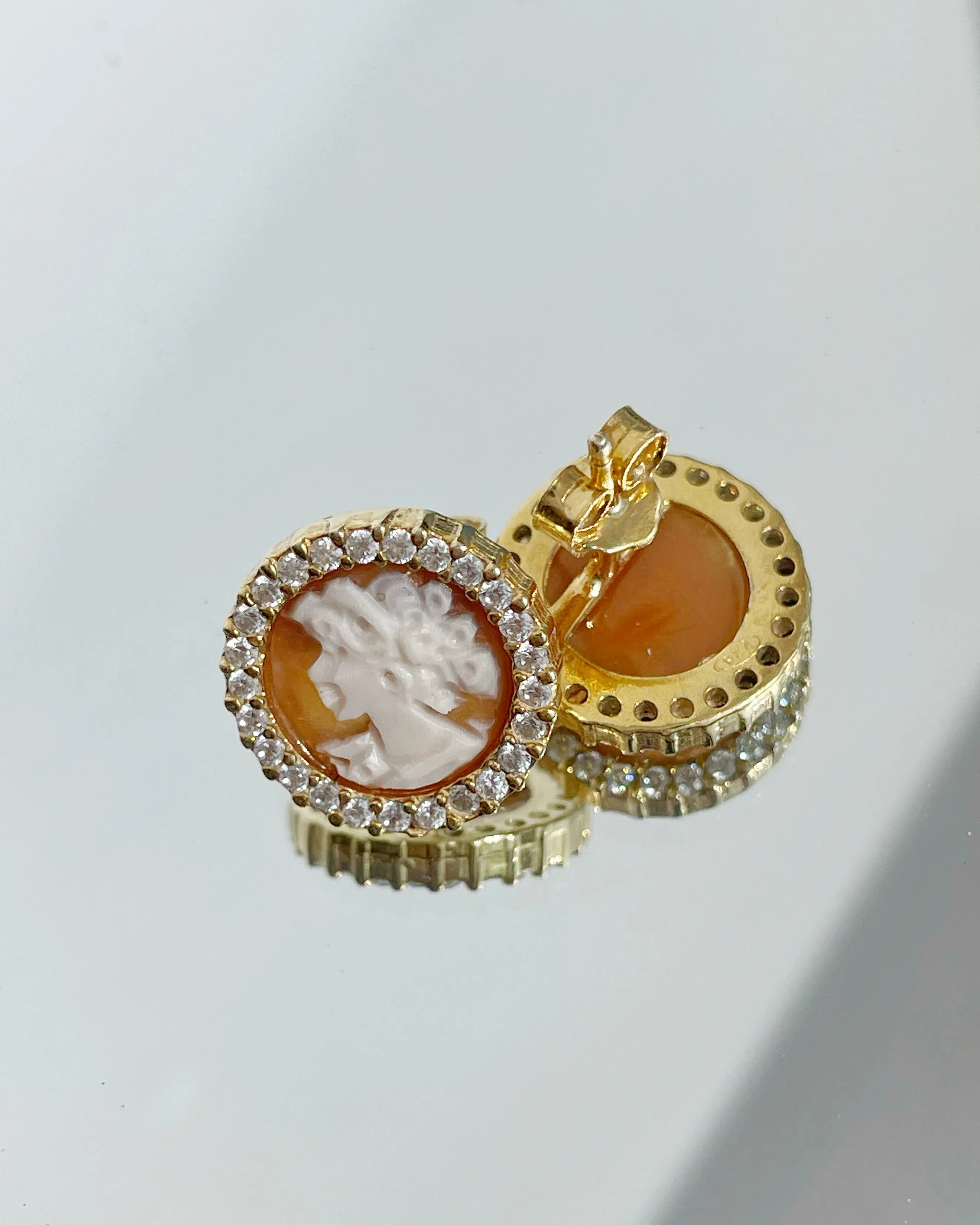 CLASSIC CAMEO EARRINGS - GOLD