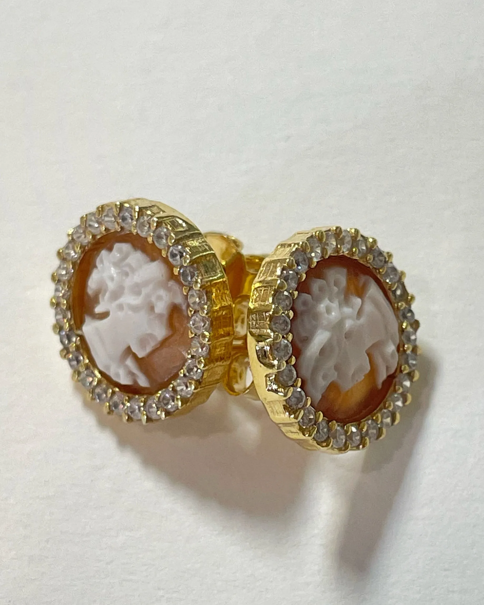 CLASSIC CAMEO EARRINGS - GOLD