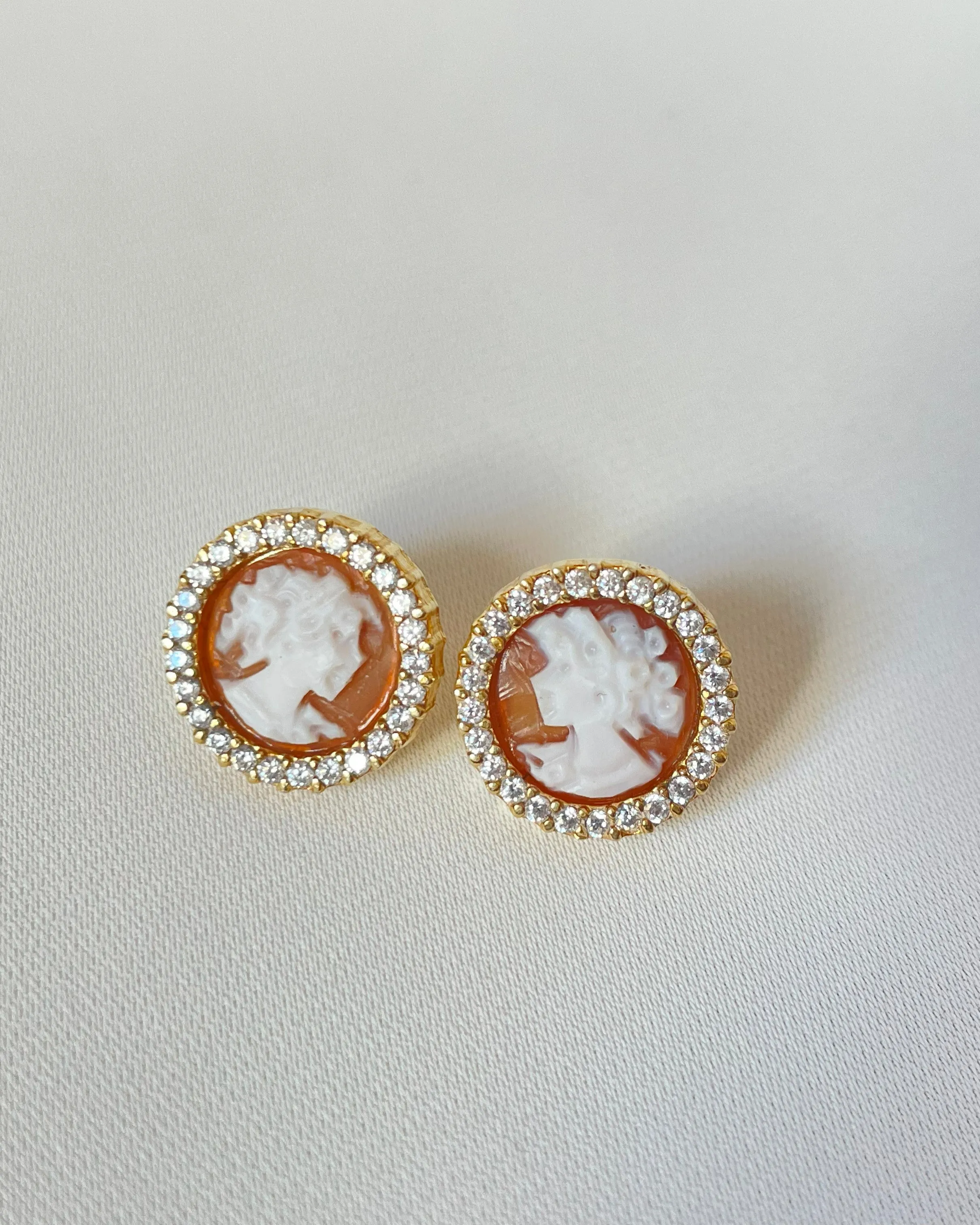 CLASSIC CAMEO EARRINGS - GOLD