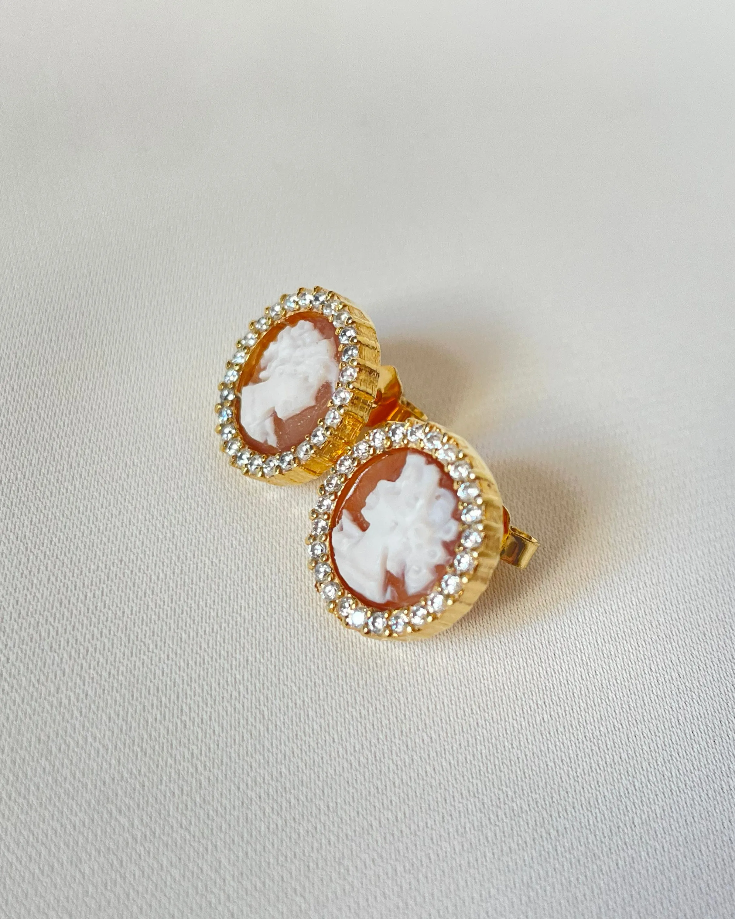CLASSIC CAMEO EARRINGS - GOLD