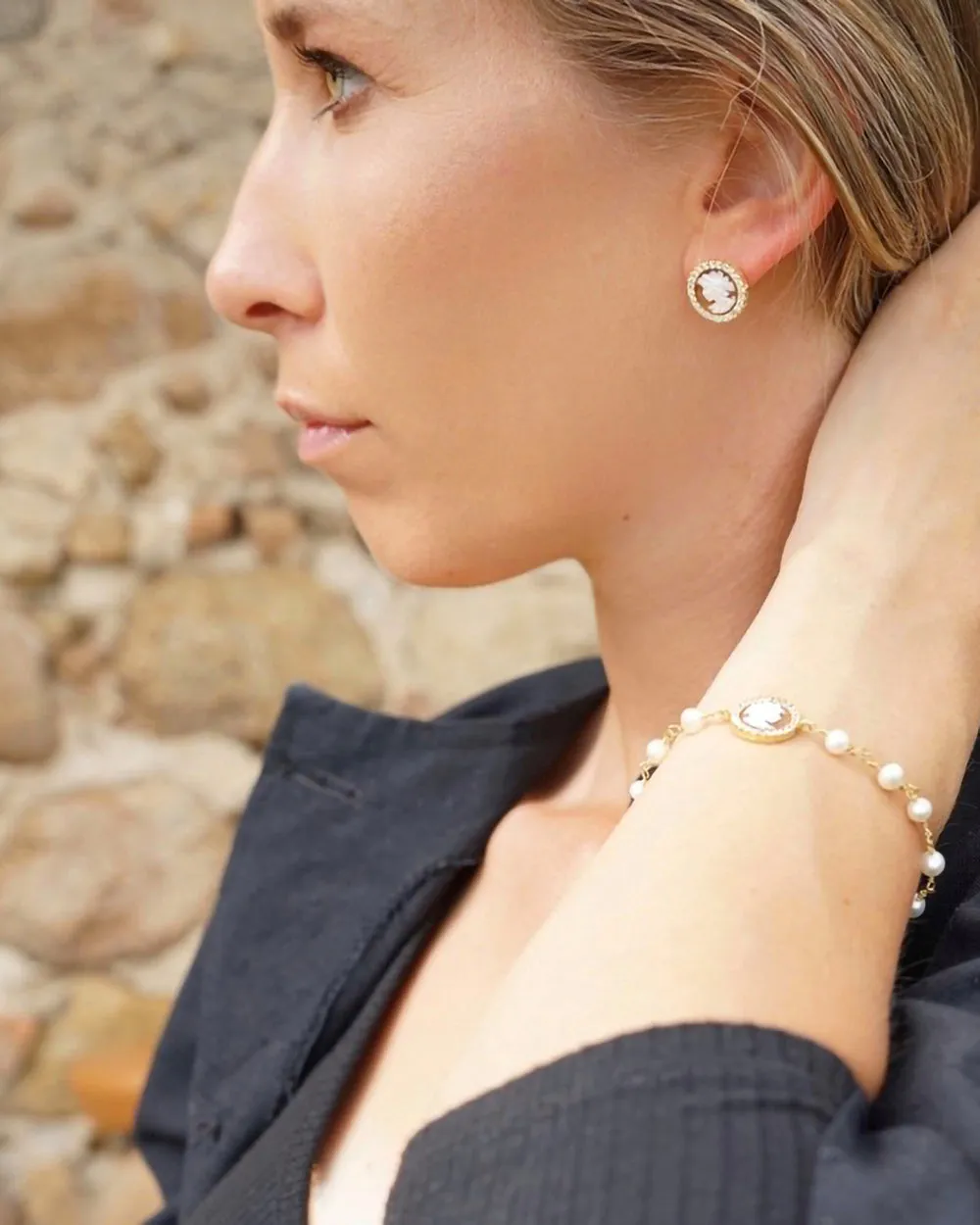 CLASSIC CAMEO EARRINGS - GOLD