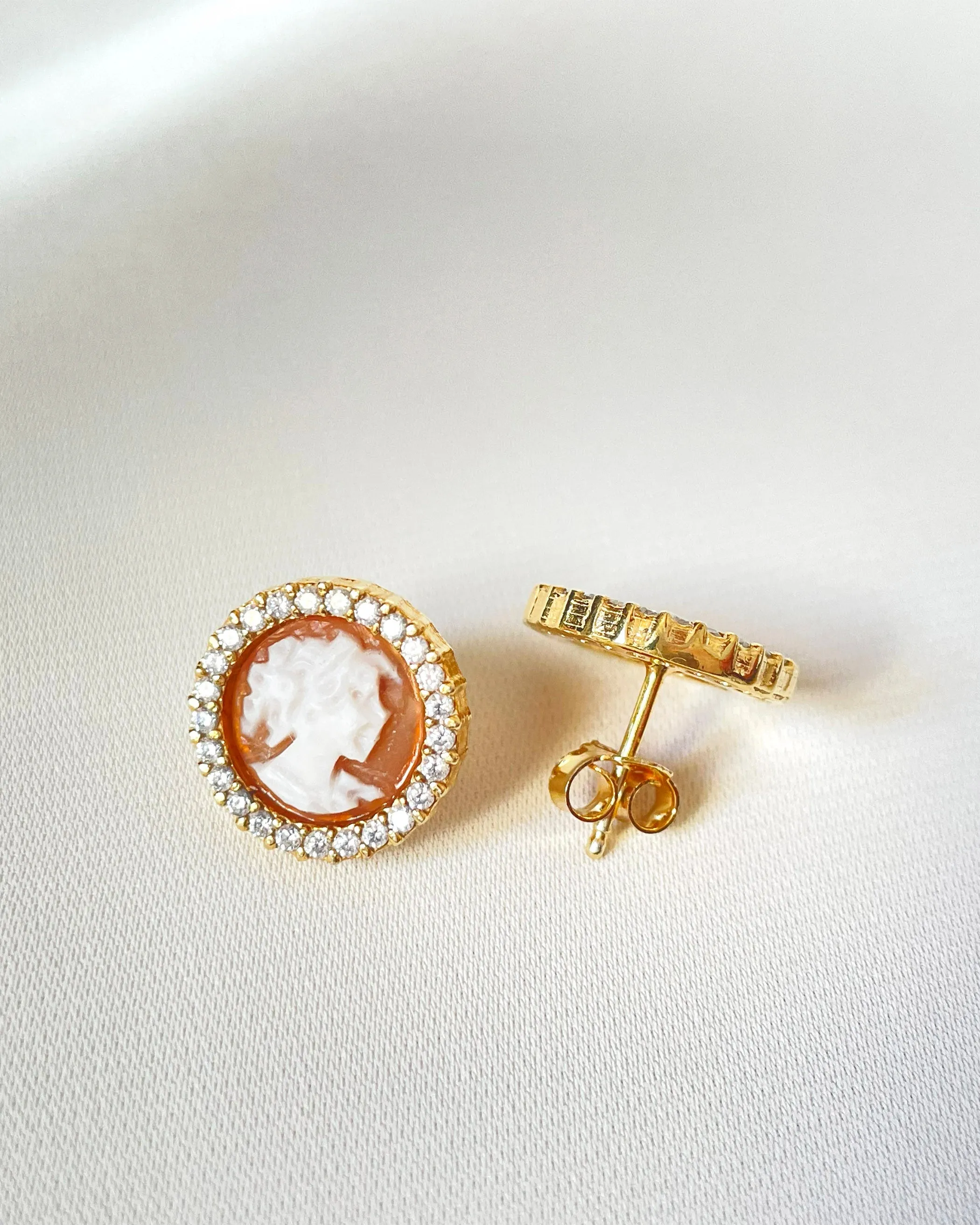 CLASSIC CAMEO EARRINGS - GOLD
