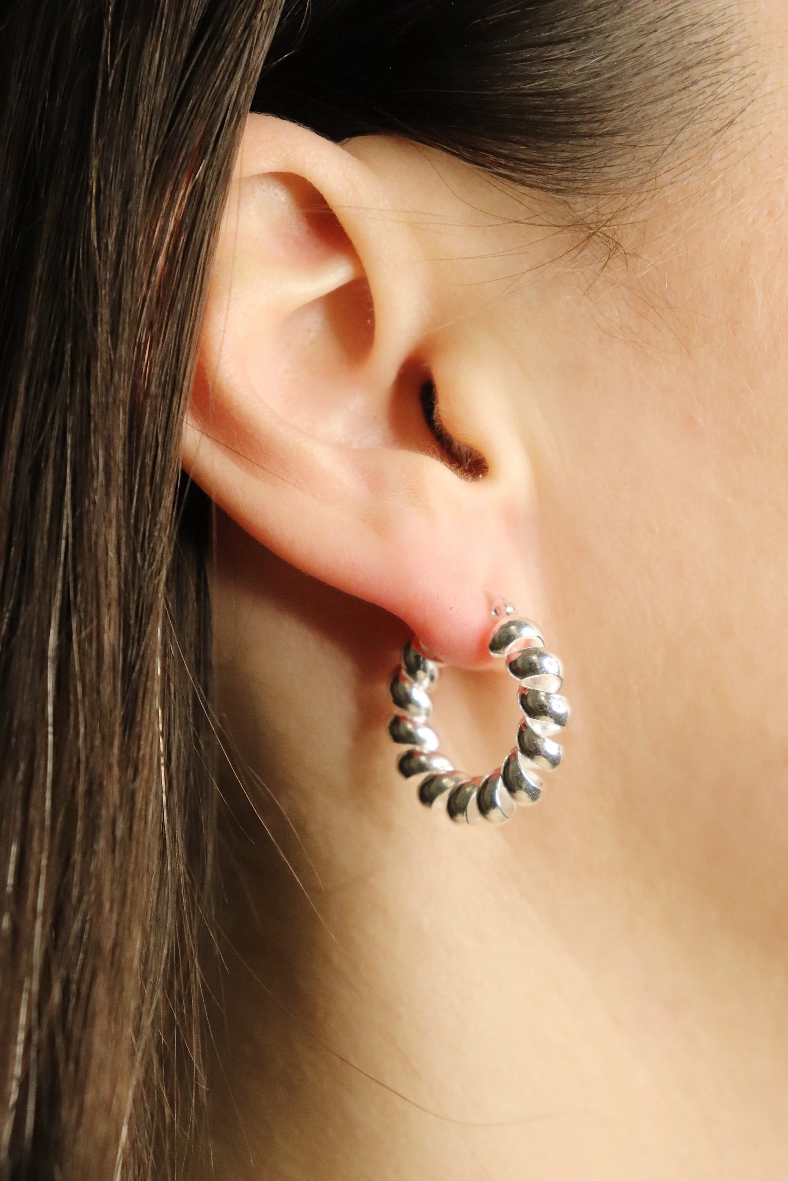 Donya Hoops