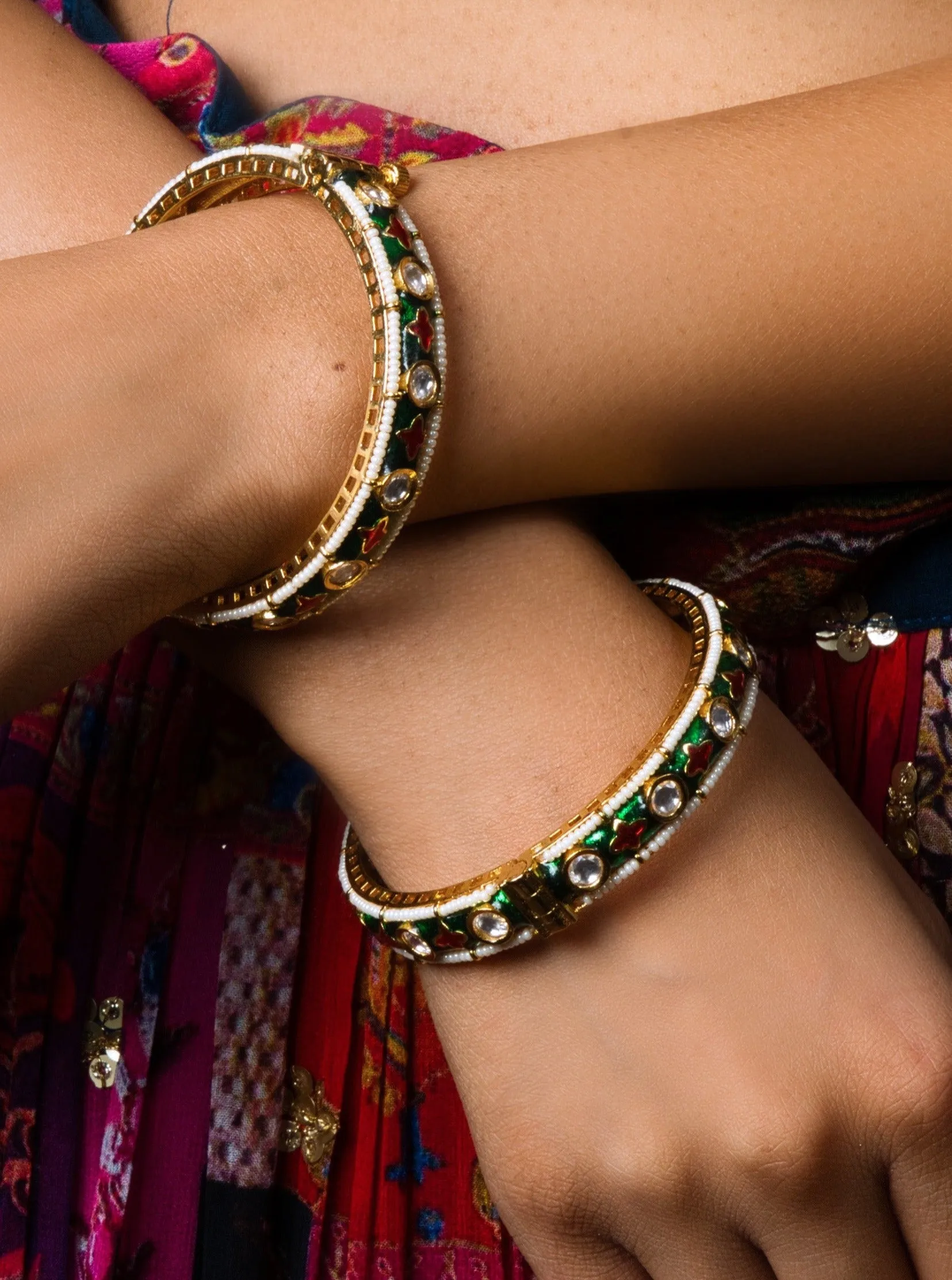 Enchanting Emerald Green Slim Bangle