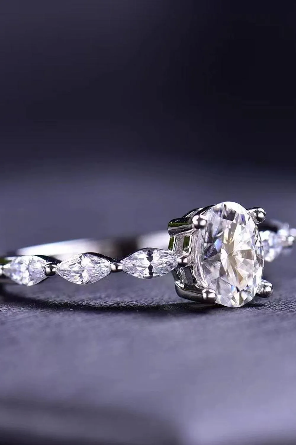 Exquisite Platinum-Plated Oval 1 Carat Moissanite Ring