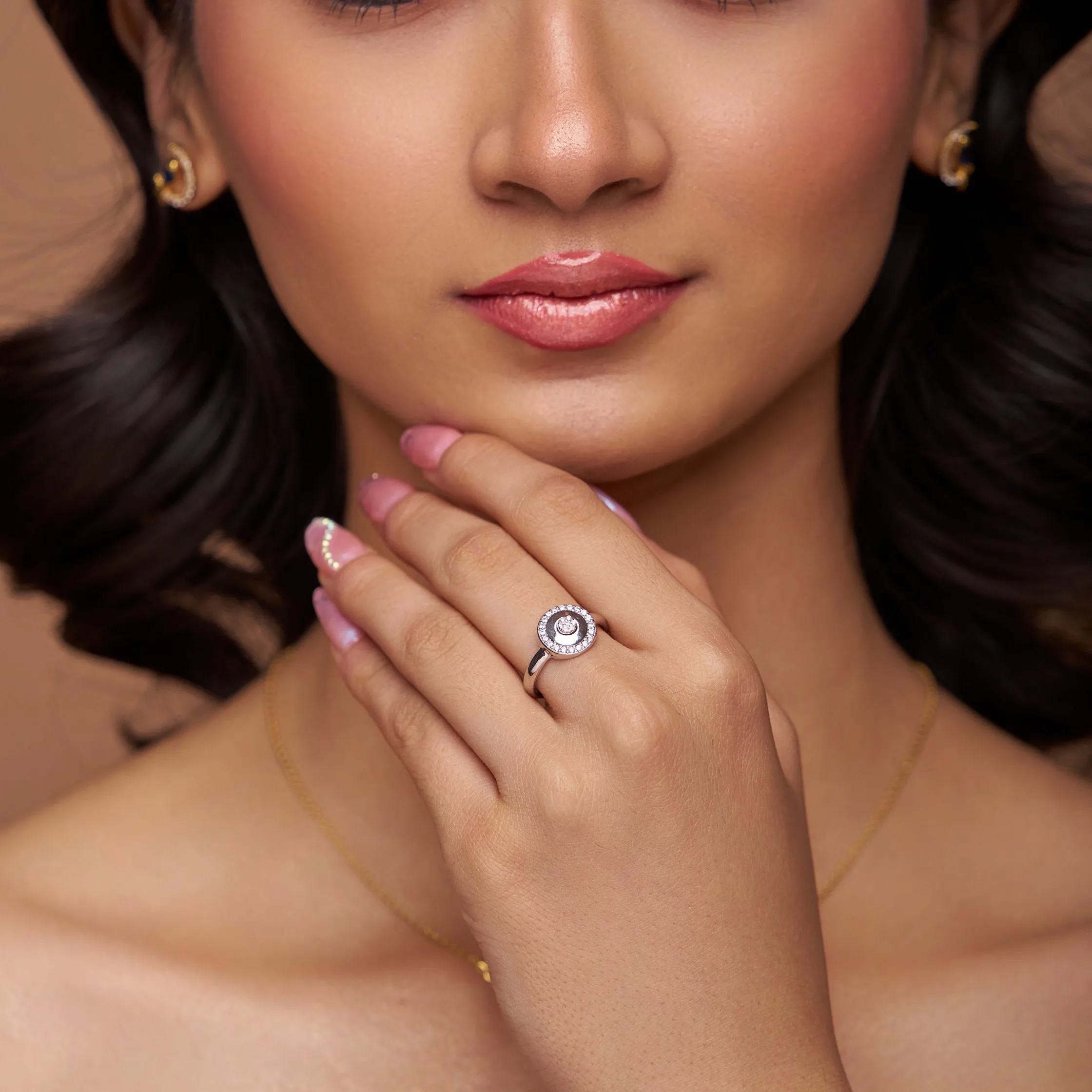 Exquisite Round Design Ring