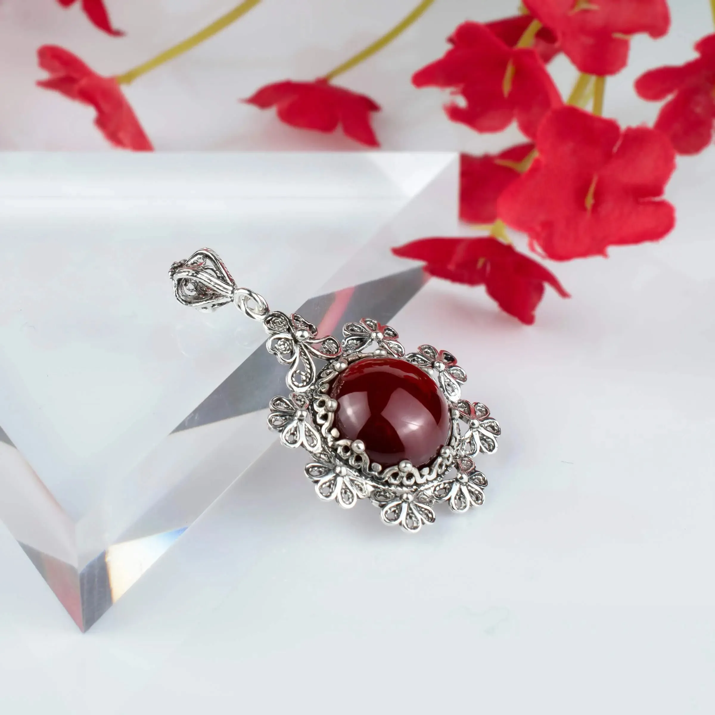 Filigree Art Carnelian Gemstone Floral Design Women Silver Pendant Necklace