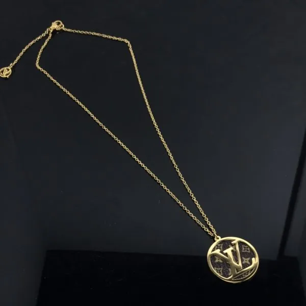 LV Necklaces 085