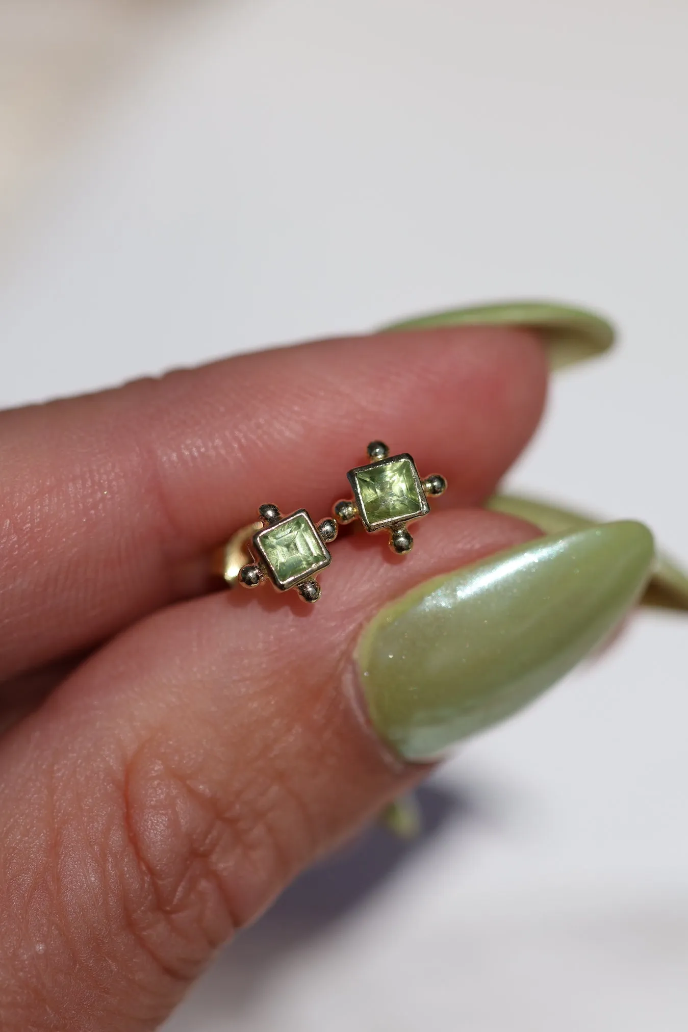 Mini Gias Gold Peridot Studs
