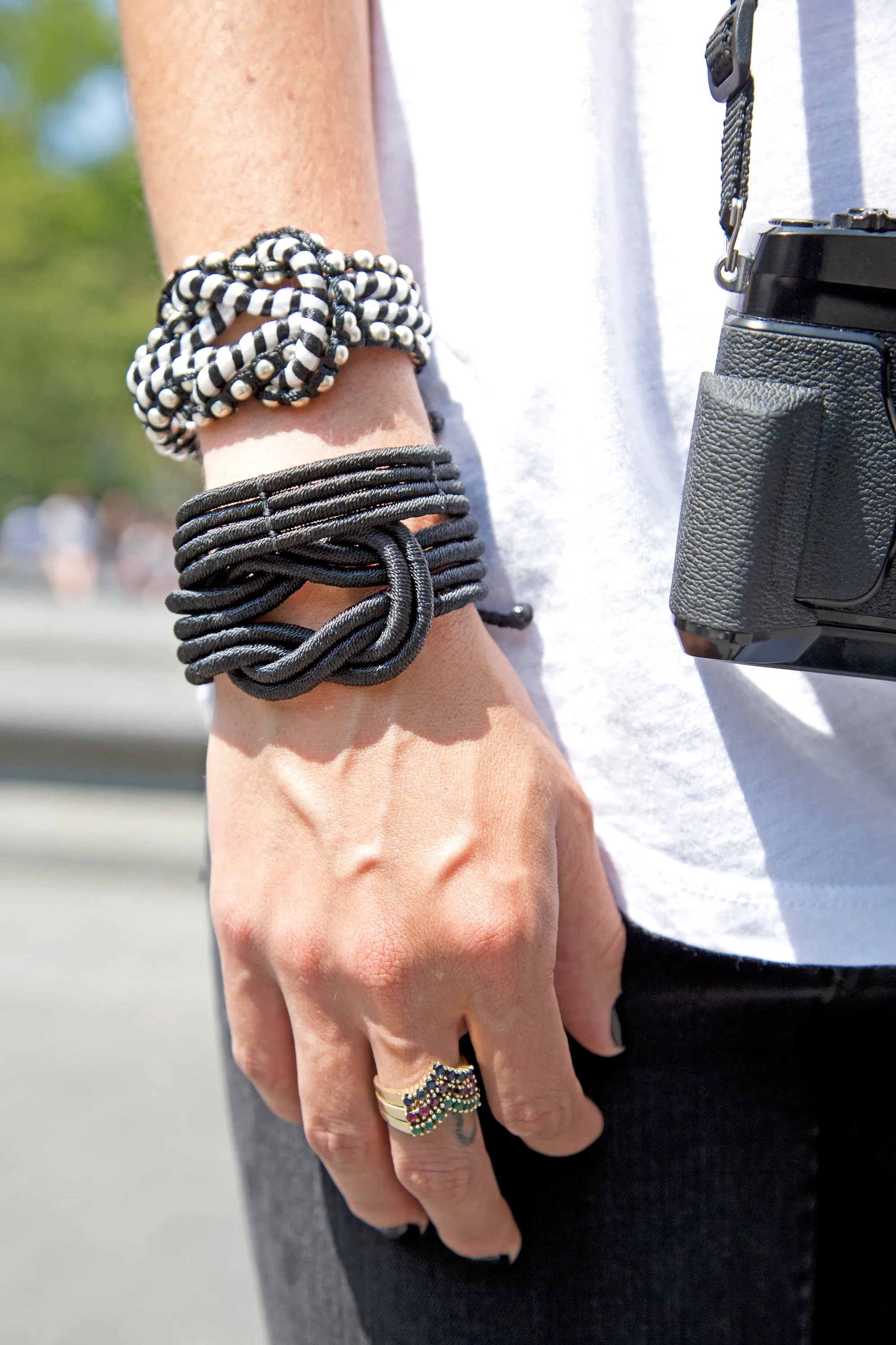 Open Knot Bracelet - Stripe Gold
