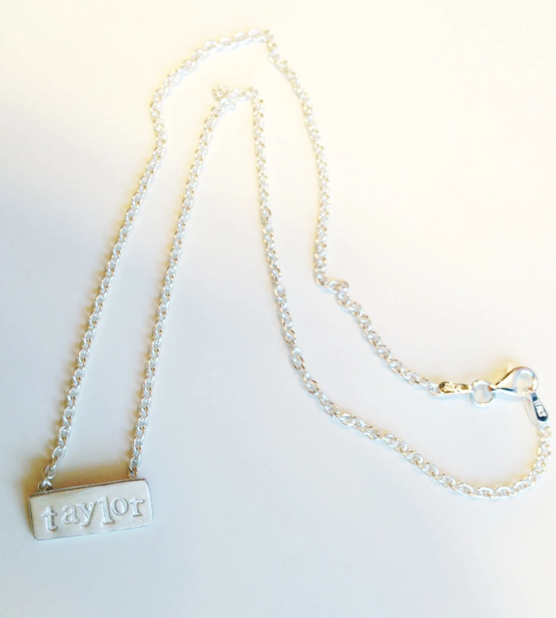 Personalized bespoke name necklace