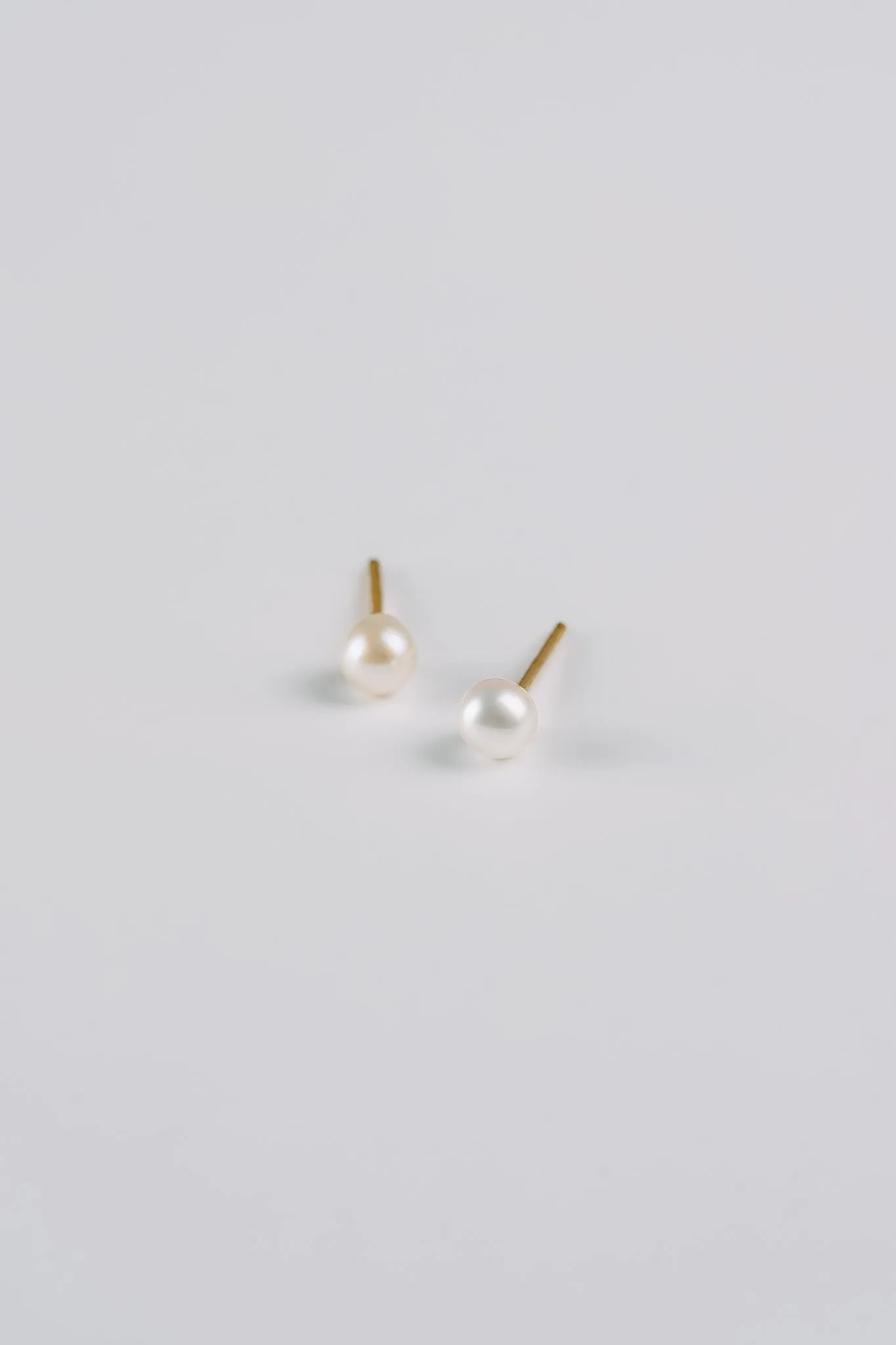 PIA | PEARL STUDS