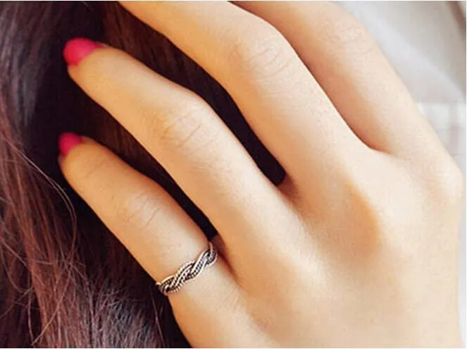Retro Exquisite Twist Thai Silver Ring