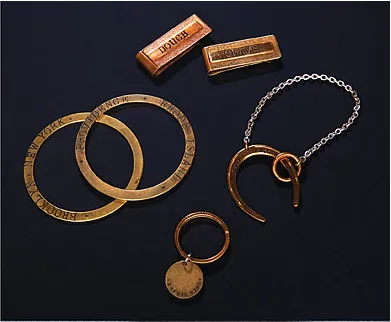 SAUCER Bangle
