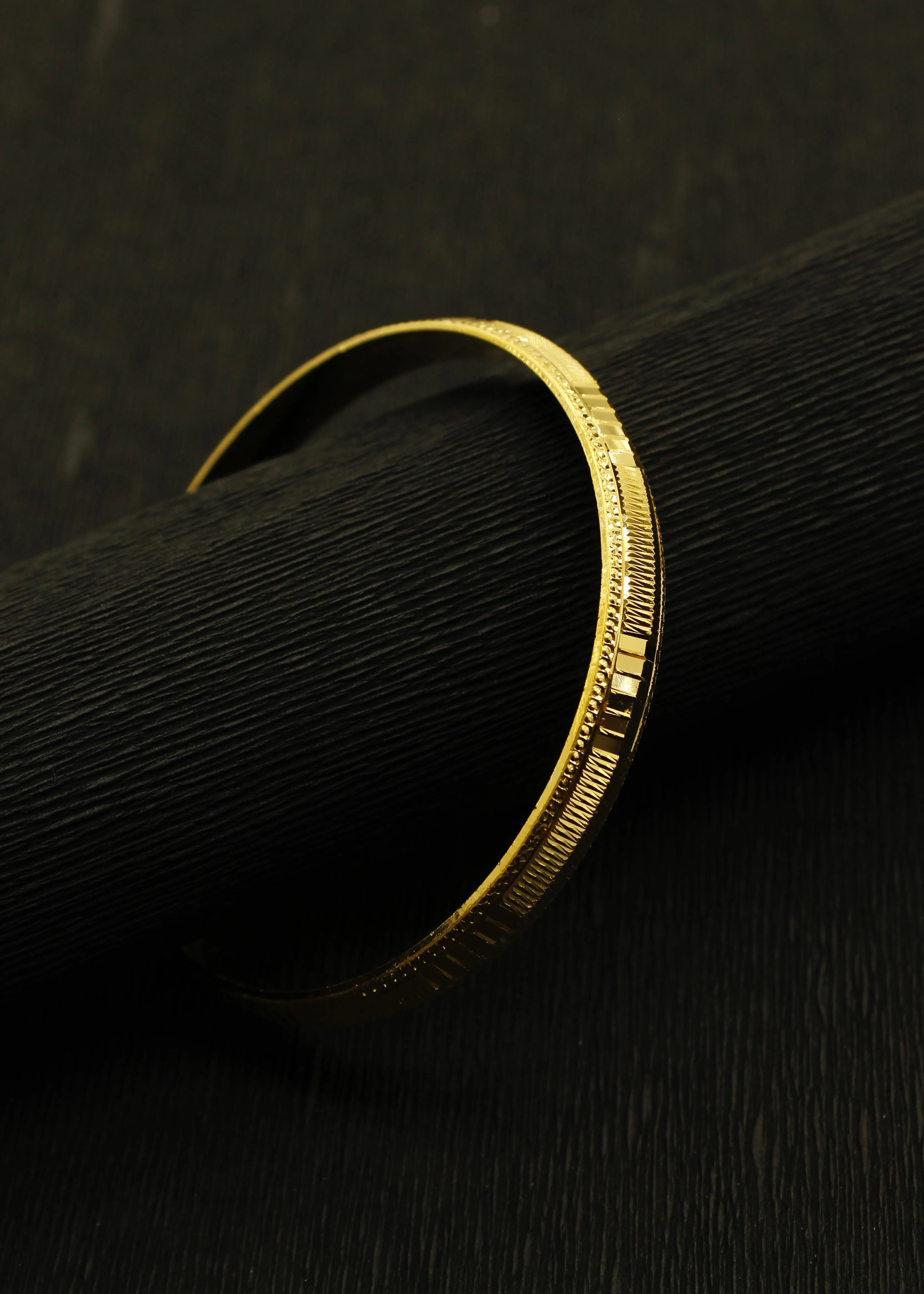 SLEEK GOLDEN MEN'S KADA