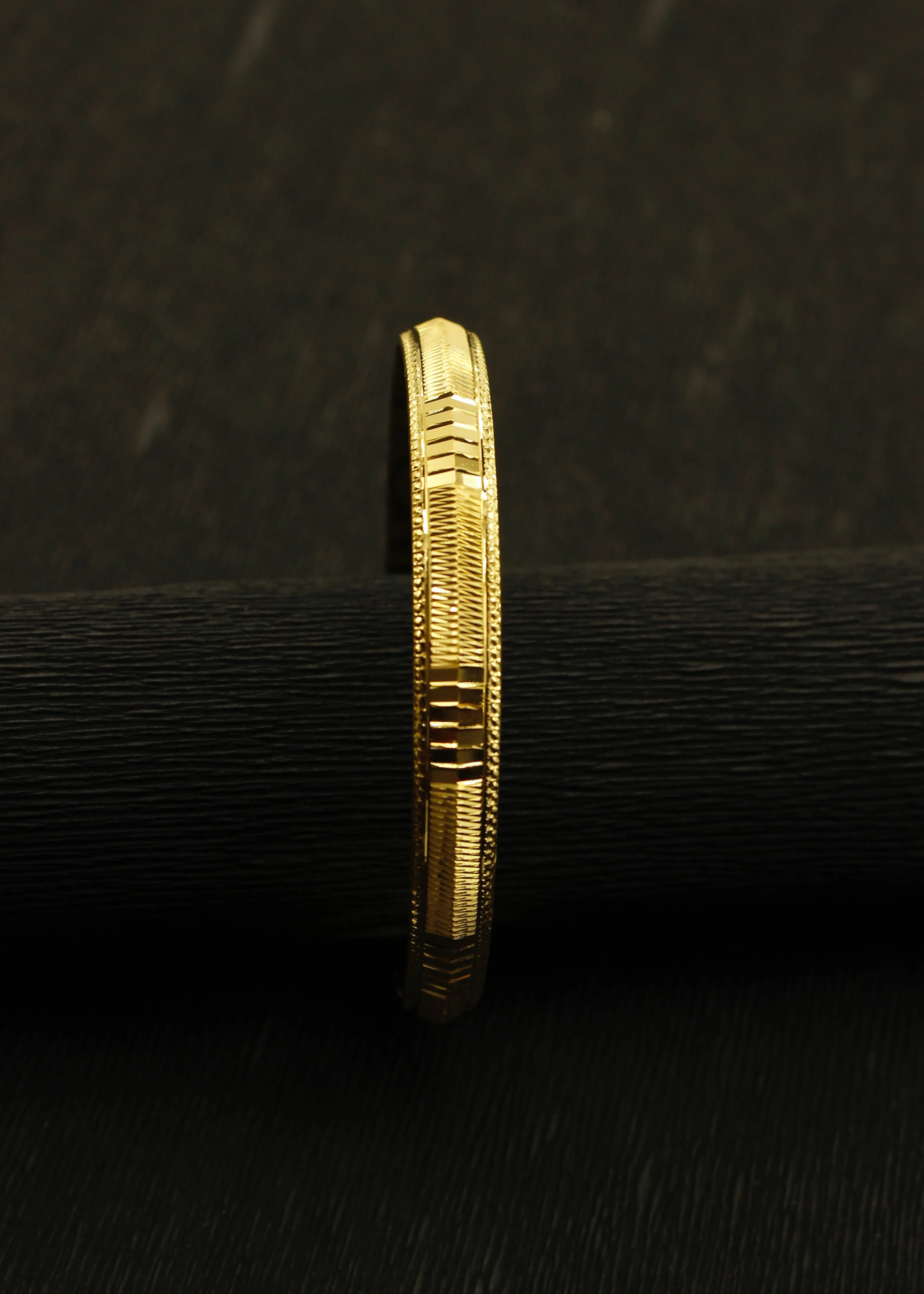SLEEK GOLDEN MEN'S KADA