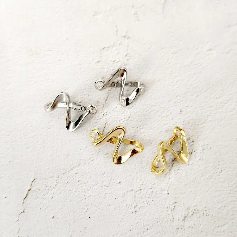Spiral Wave Shape Stylish Hoops Earrings